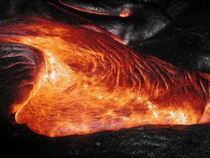 одним из процессов , происходящих в Земле является извержение лавы